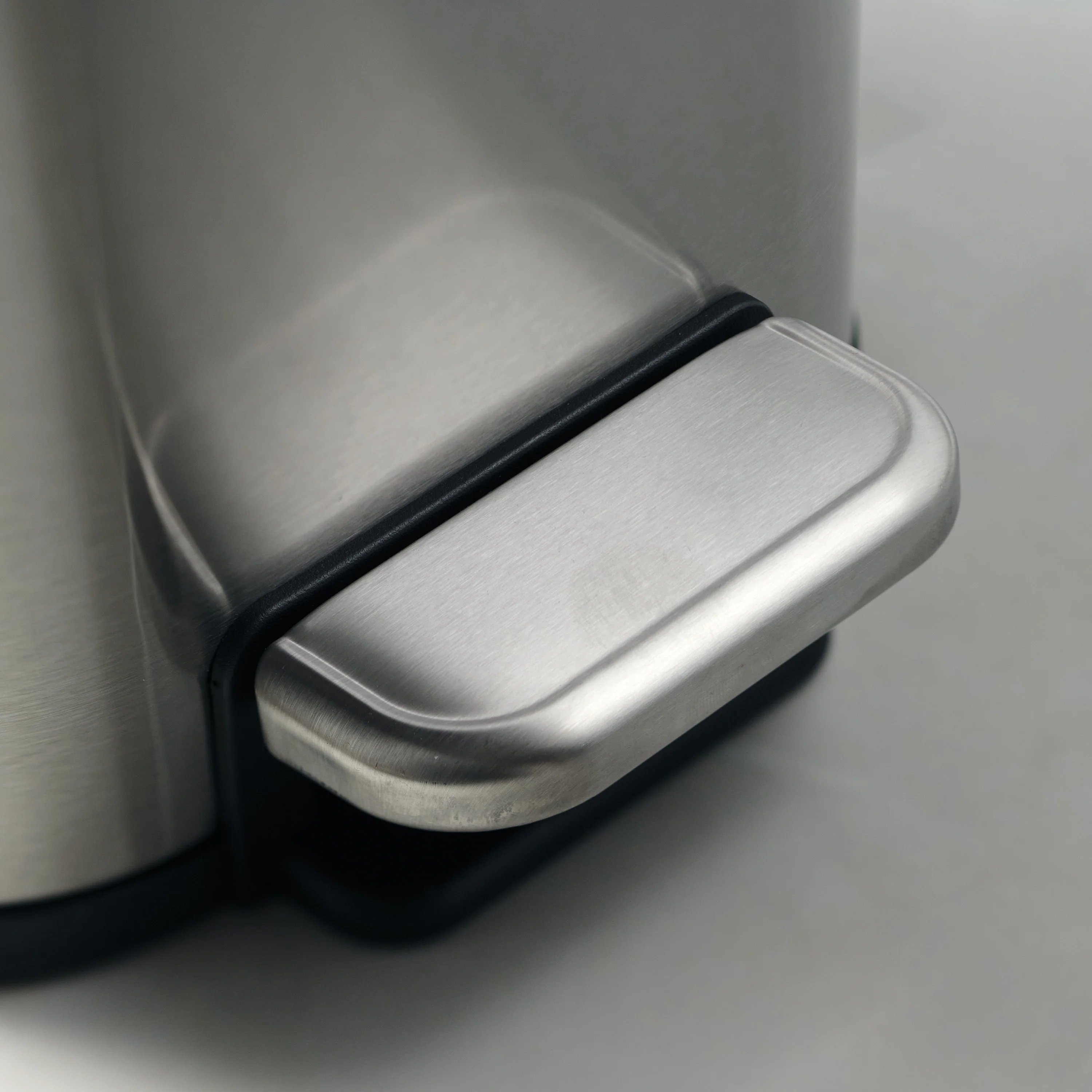 2 Gallon Step Trash Cans - 2 Pack - Image 10