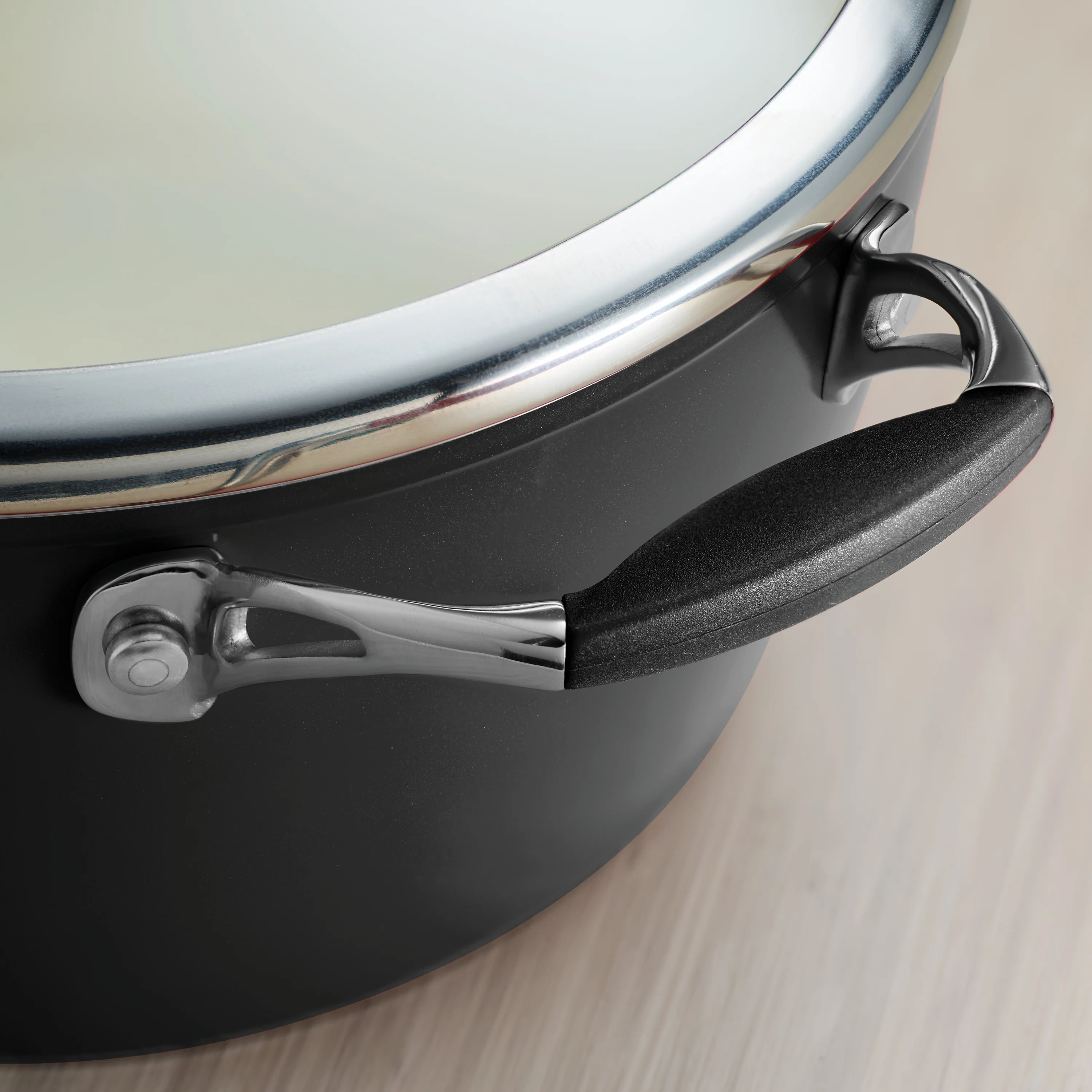 Ceramic Deluxe 5 Quart Ceramic Dutch Oven with Lid - Image 4