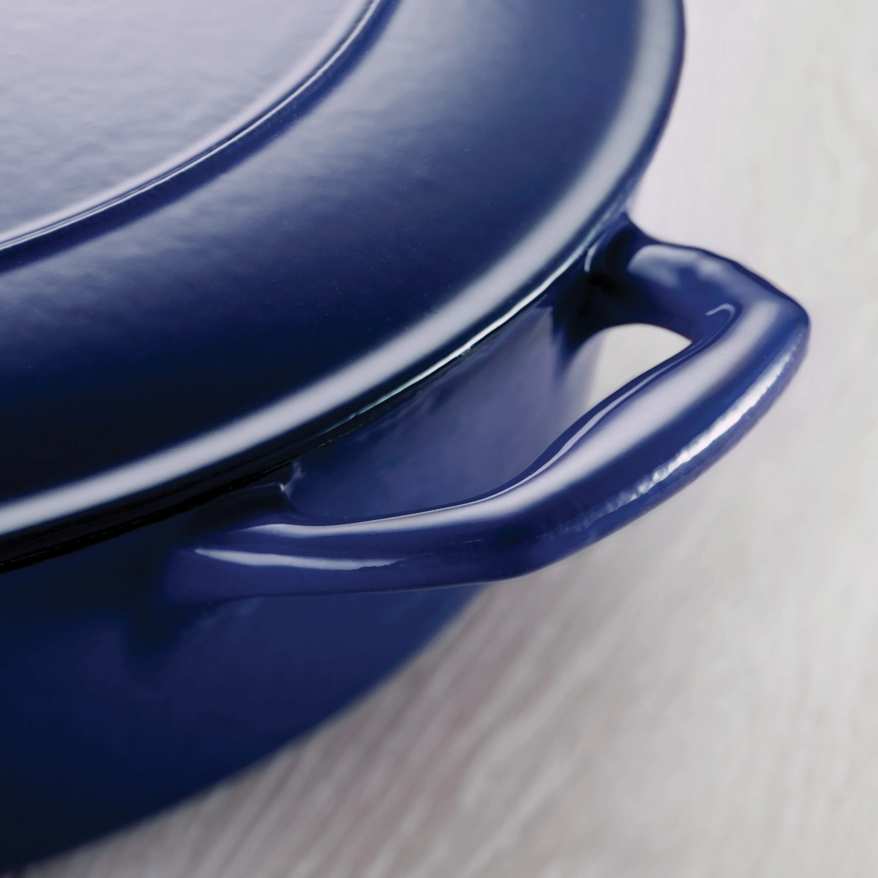 Bestow 5.5 Quart Enameled Cast Iron Covered Round Dutch Oven - Image 13