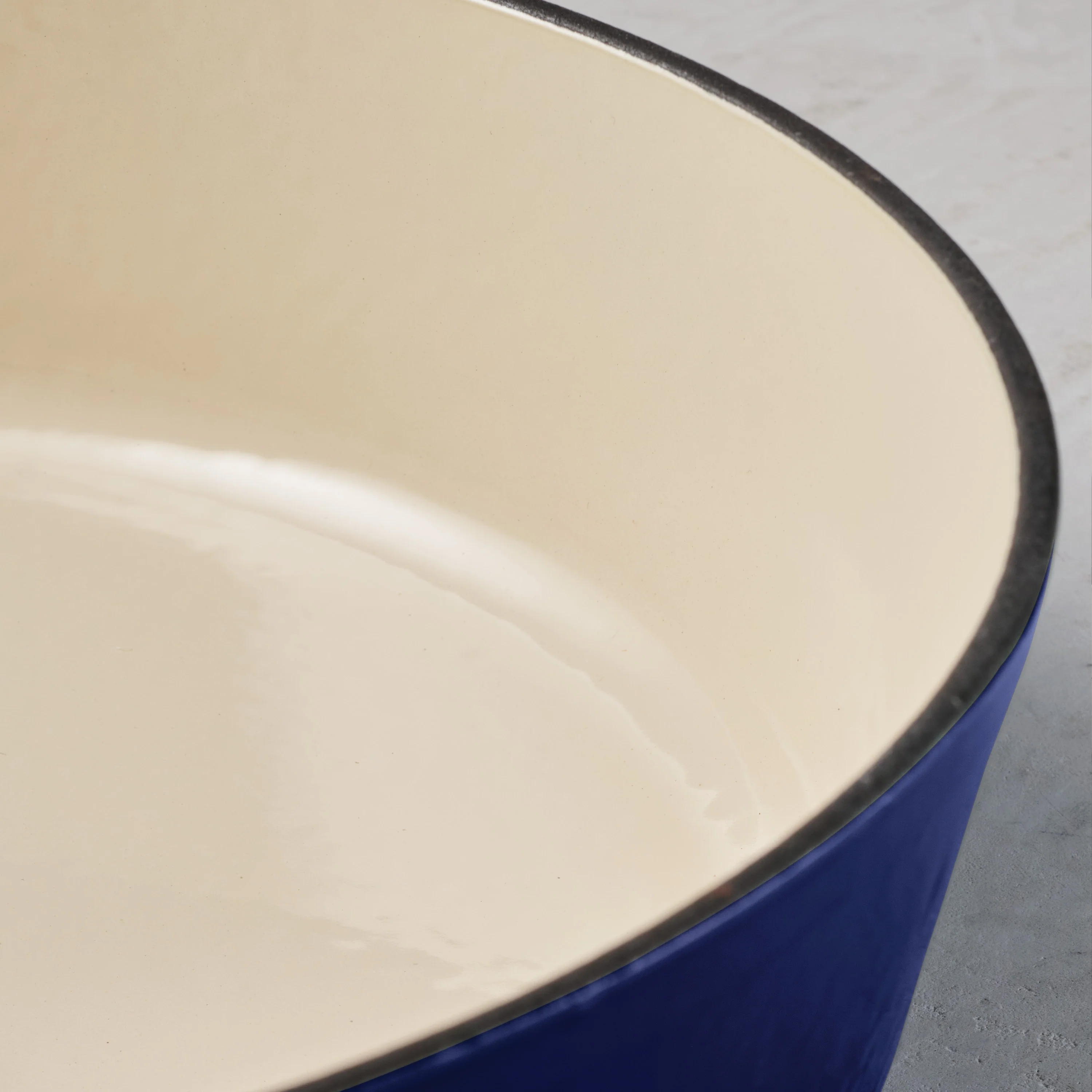 Bestow 5.5 Quart Enameled Cast Iron Covered Round Dutch Oven - Image 14