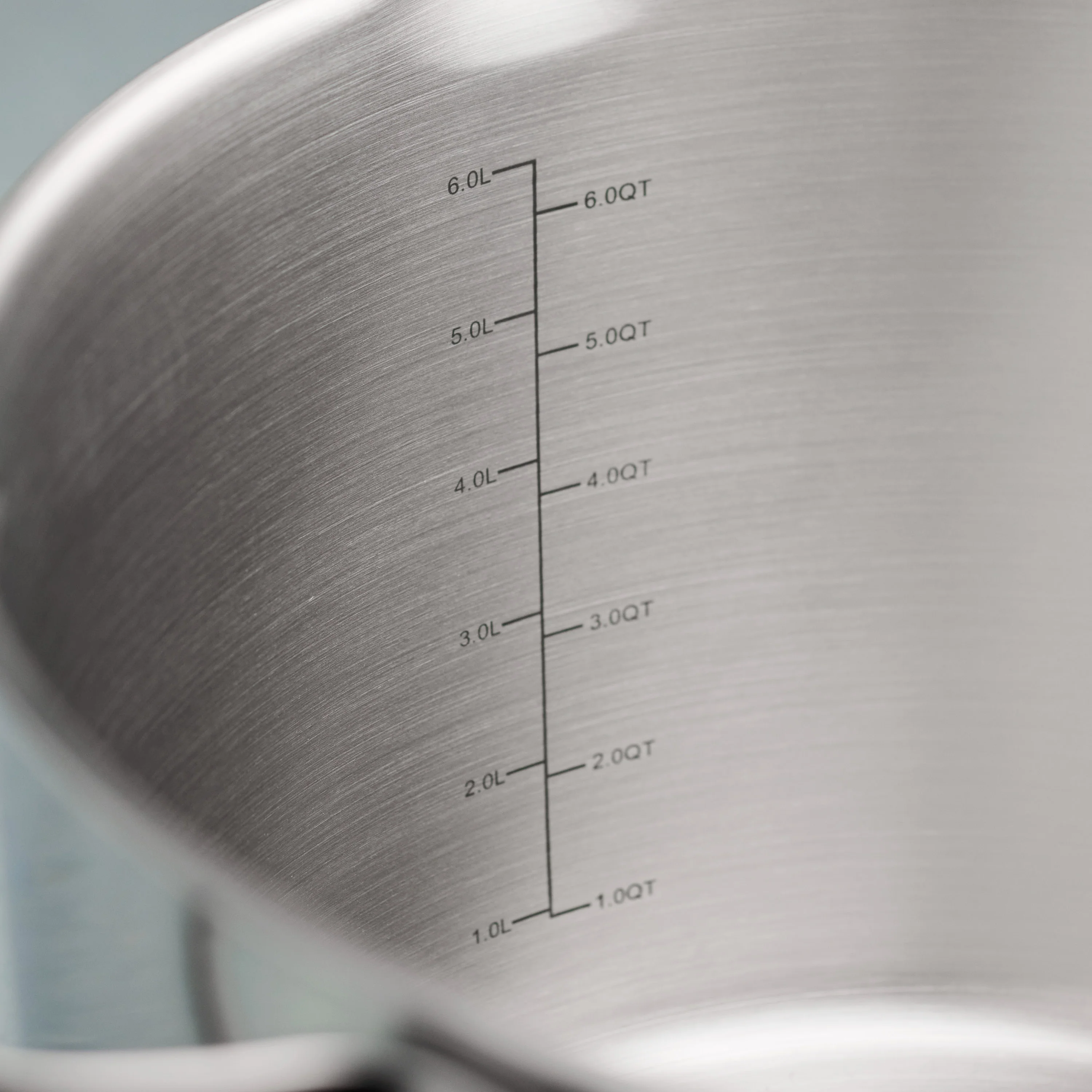 Tempo 8 Quart Tri-Ply Base Stainless Steel Covered Stock Pot - Image 3